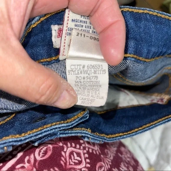 *True Religion Becky Jeans. Size 28 GUC - Picture 5 of 5